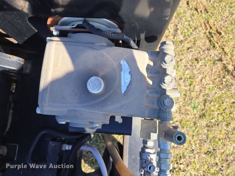 image for item EL5689 2021 Vermeer CV 573 SGT vacuum excavator