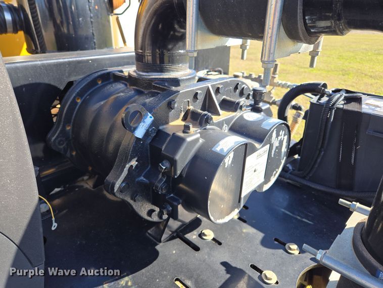 image for item EL5689 2021 Vermeer CV 573 SGT vacuum excavator