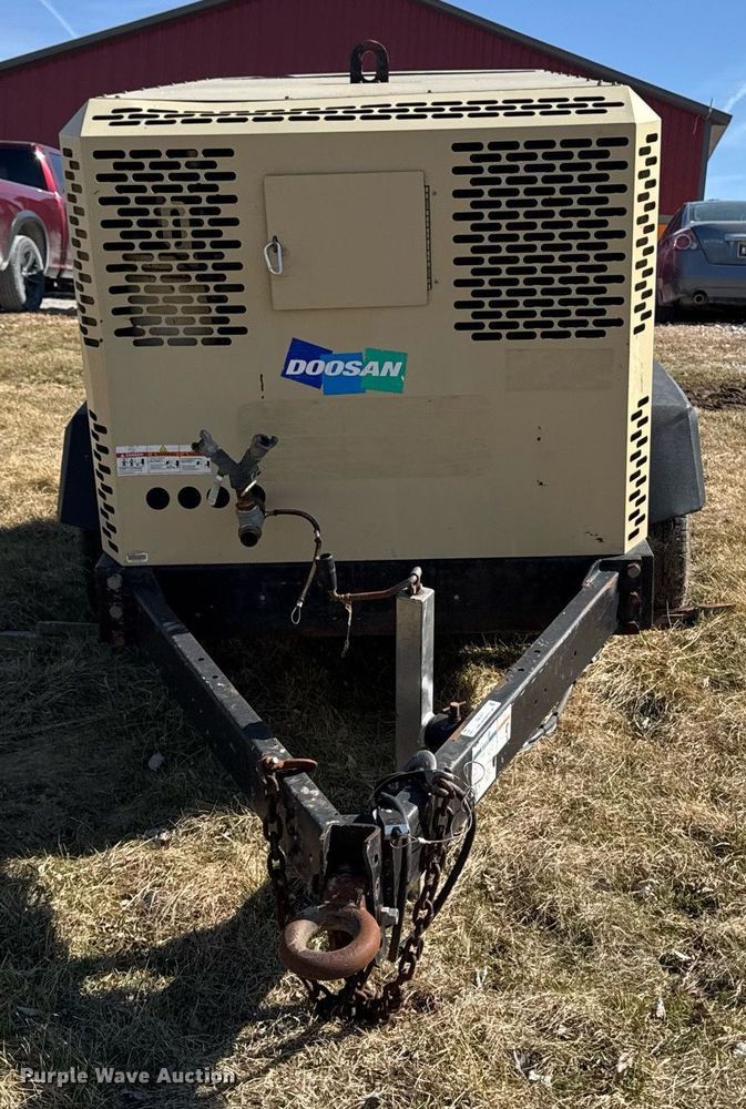 image for item EM3577 2016 Doosan P425 HP375 air compressor