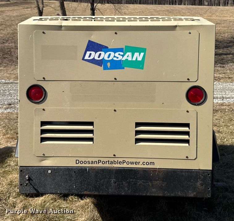 image for item EM3577 2016 Doosan P425 HP375 air compressor