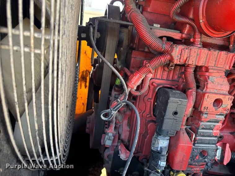 image for item EM3577 2016 Doosan P425 HP375 air compressor