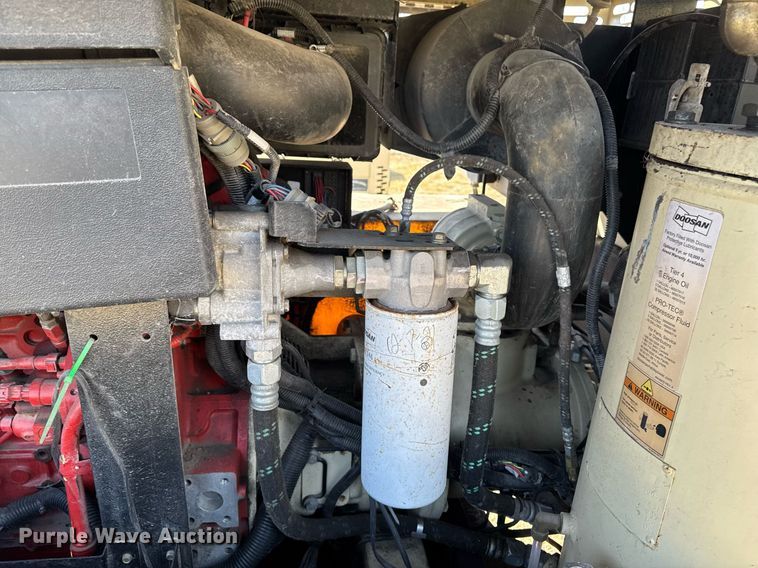 image for item EM3577 2016 Doosan P425 HP375 air compressor