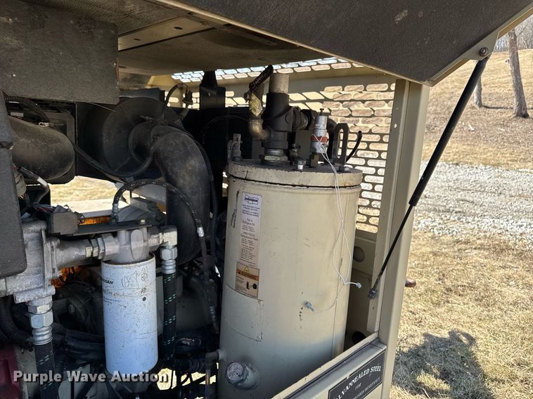 image for item EM3577 2016 Doosan P425 HP375 air compressor