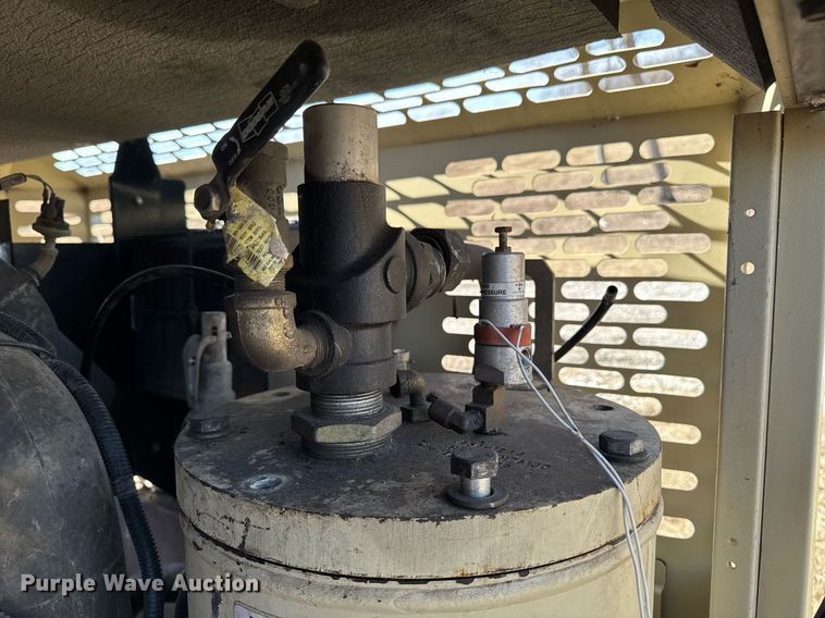 image for item EM3577 2016 Doosan P425 HP375 air compressor