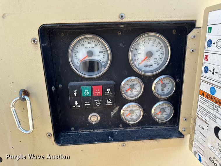 image for item EM3577 2016 Doosan P425 HP375 air compressor