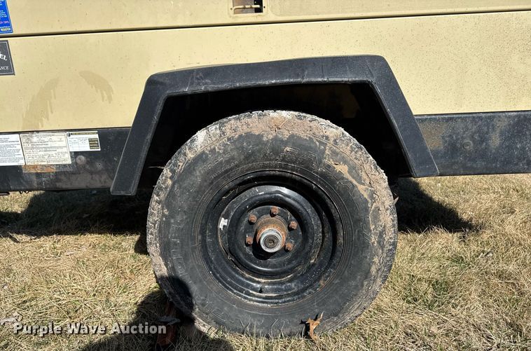 image for item EM3577 2016 Doosan P425 HP375 air compressor