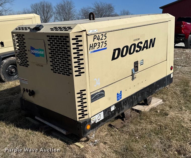 image for item EM3578 2014 Doosan P425 HP375 air compressor