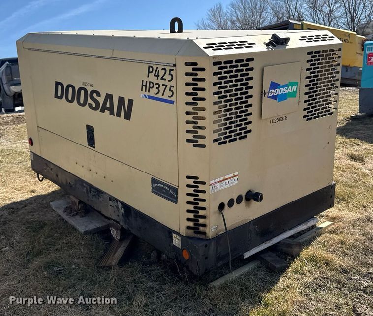 image for item EM3578 2014 Doosan P425 HP375 air compressor