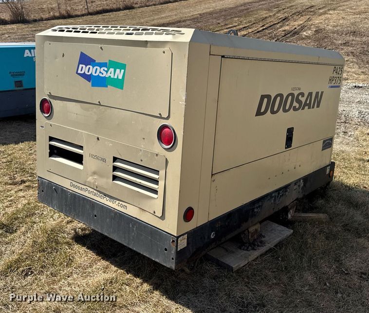image for item EM3578 2014 Doosan P425 HP375 air compressor