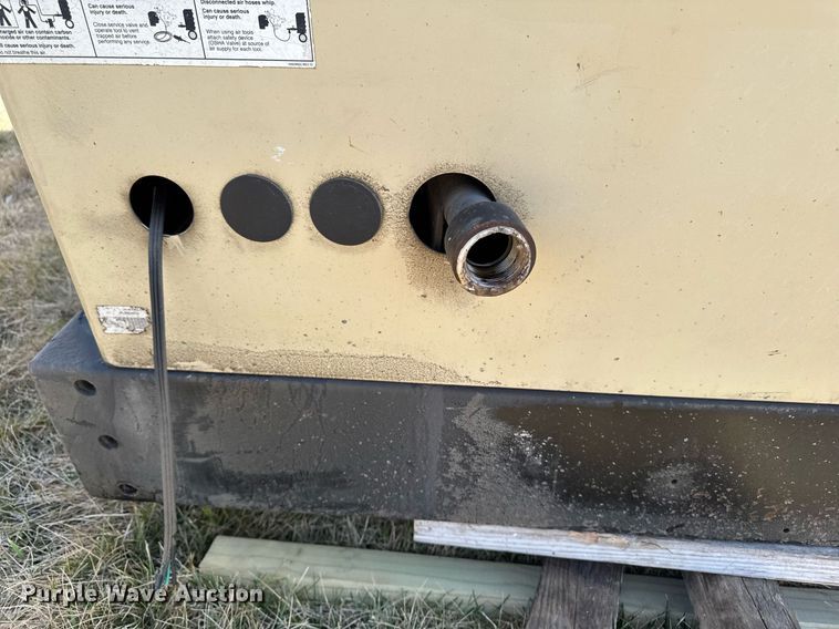 image for item EM3578 2014 Doosan P425 HP375 air compressor