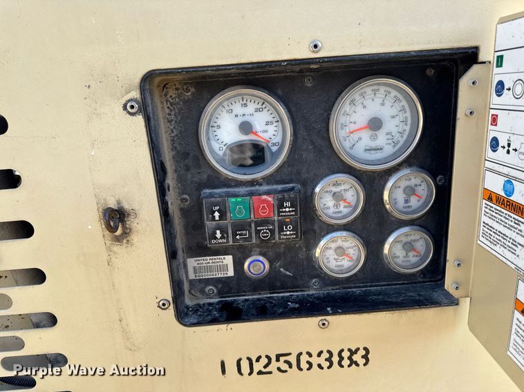 image for item EM3578 2014 Doosan P425 HP375 air compressor