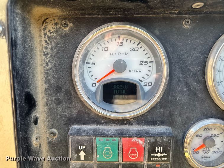 image for item EM3578 2014 Doosan P425 HP375 air compressor