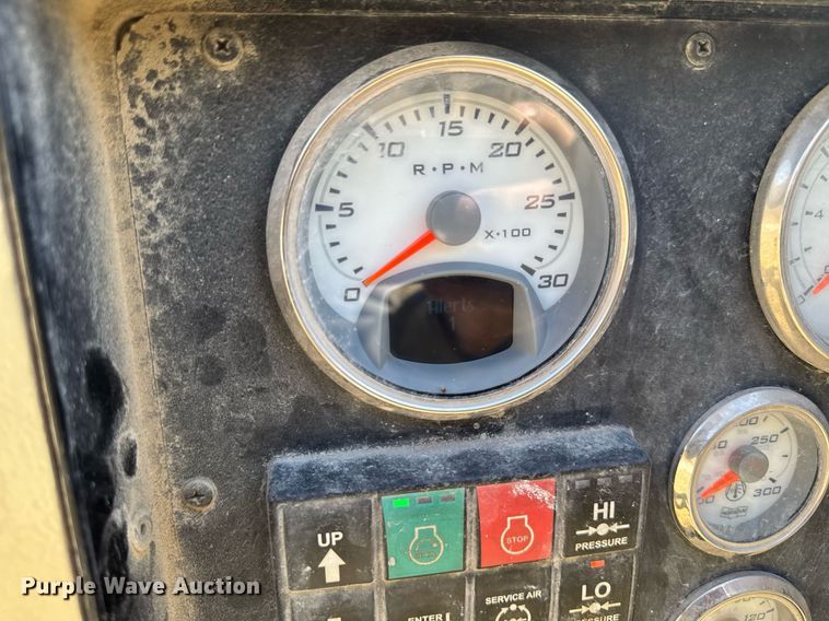 image for item EM3578 2014 Doosan P425 HP375 air compressor