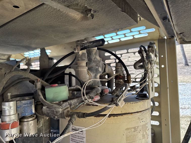 image for item EM3578 2014 Doosan P425 HP375 air compressor