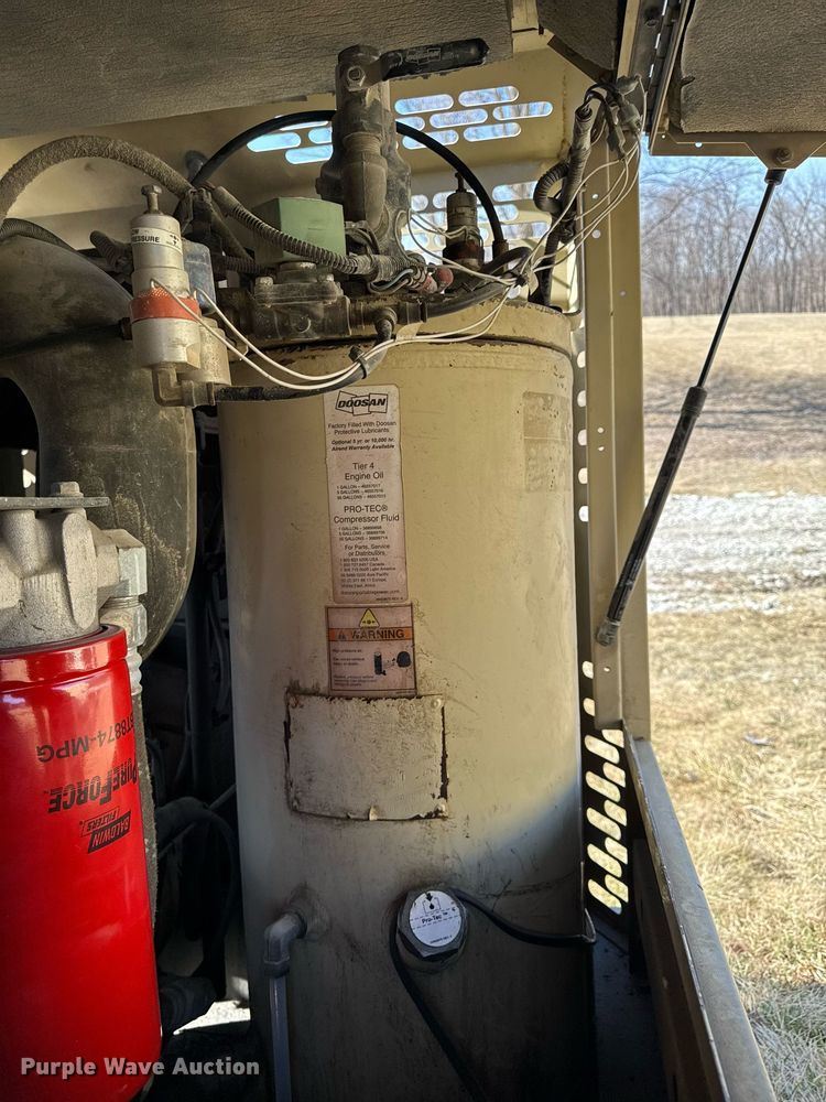 image for item EM3578 2014 Doosan P425 HP375 air compressor