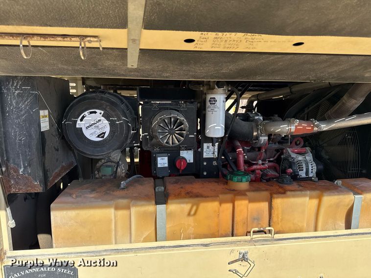 image for item EM3578 2014 Doosan P425 HP375 air compressor