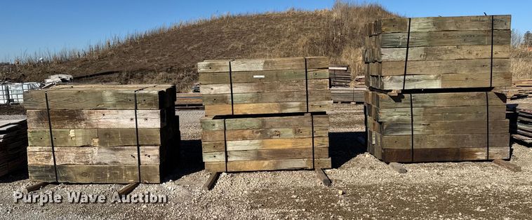 image for item EM3592 Approximately 125 bridge post