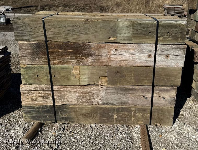 image for item EM3592 Approximately 125 bridge post