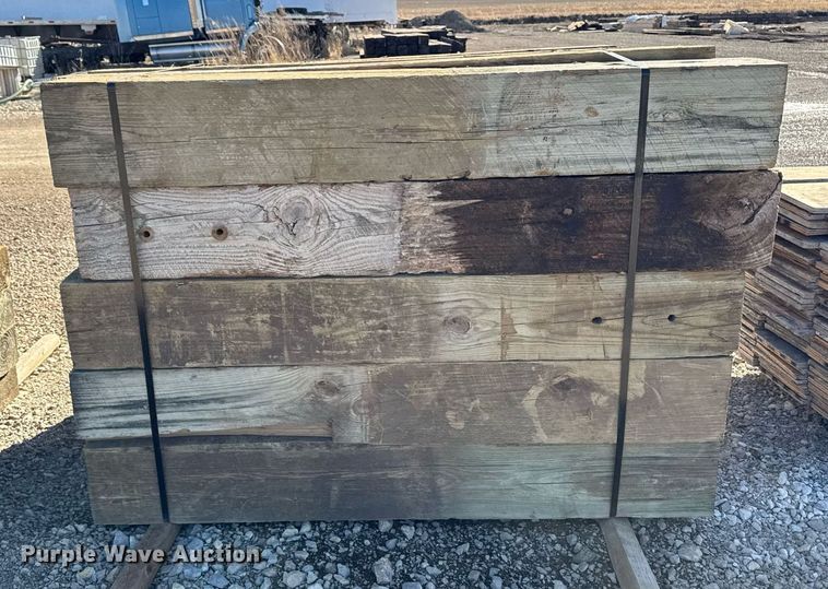 image for item EM3592 Approximately 125 bridge post