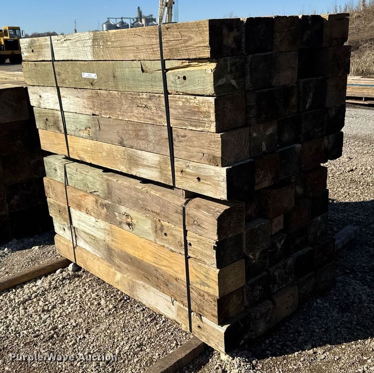 image for item EM3592 Approximately 125 bridge post