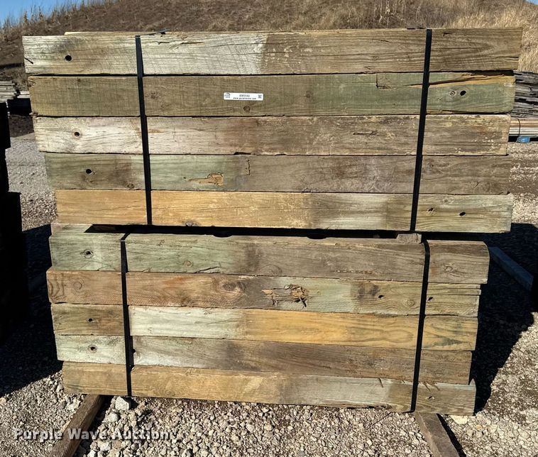 image for item EM3592 Approximately 125 bridge post