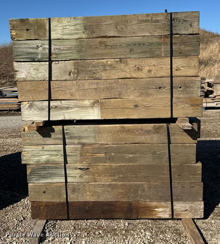 image for item EM3592 Approximately 125 bridge post