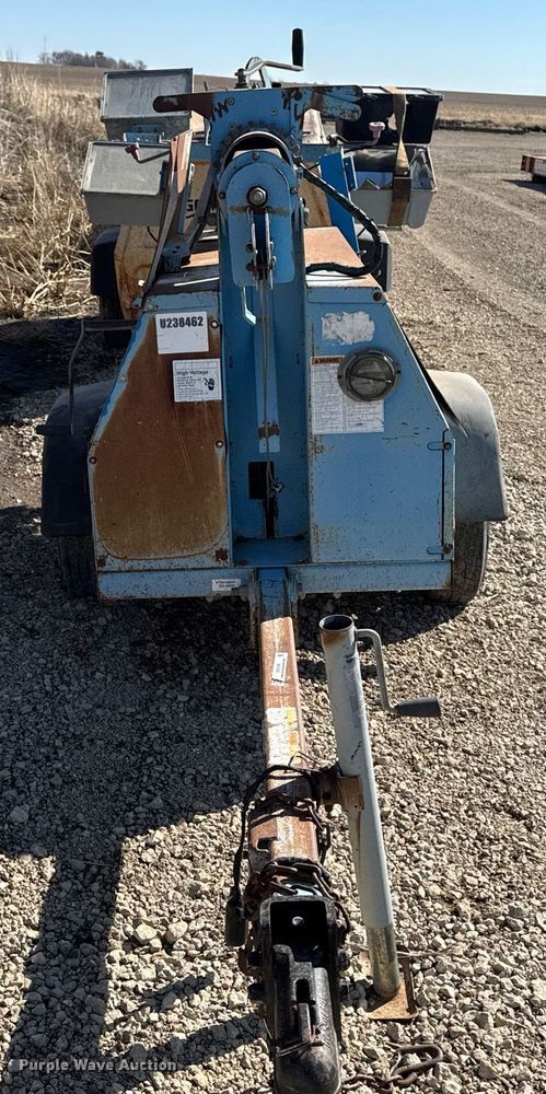 image for item EM3598 2004 Genie TML-4000N light plant