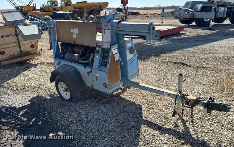 image for item EM3598 2004 Genie TML-4000N light plant