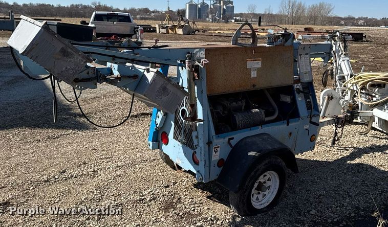 image for item EM3598 2004 Genie TML-4000N light plant