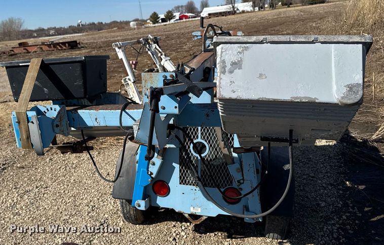 image for item EM3598 2004 Genie TML-4000N light plant