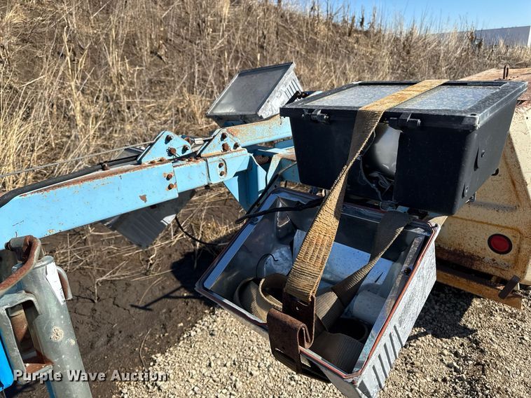 image for item EM3598 2004 Genie TML-4000N light plant