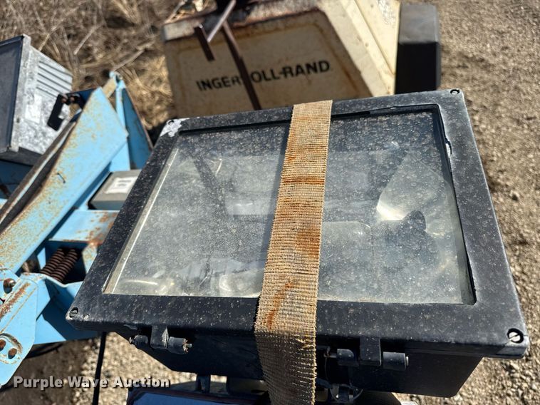 image for item EM3598 2004 Genie TML-4000N light plant