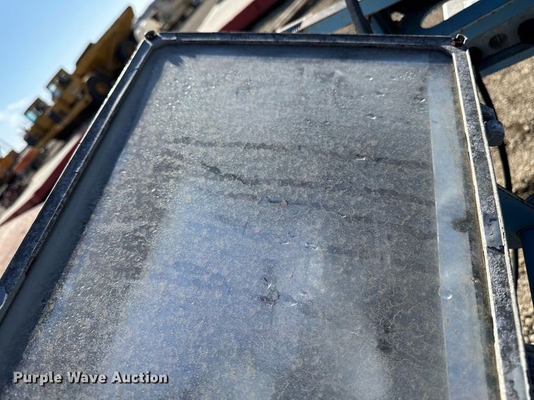 image for item EM3598 2004 Genie TML-4000N light plant