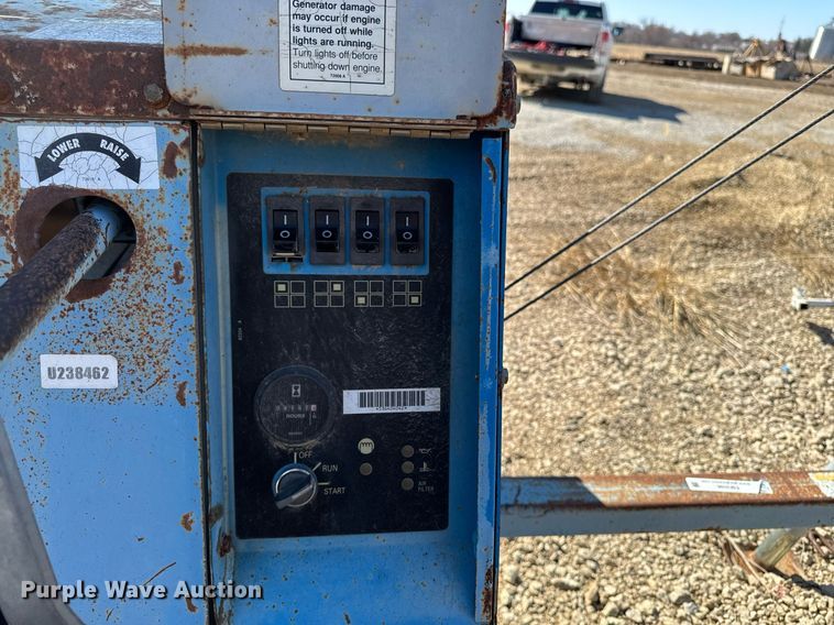 image for item EM3598 2004 Genie TML-4000N light plant