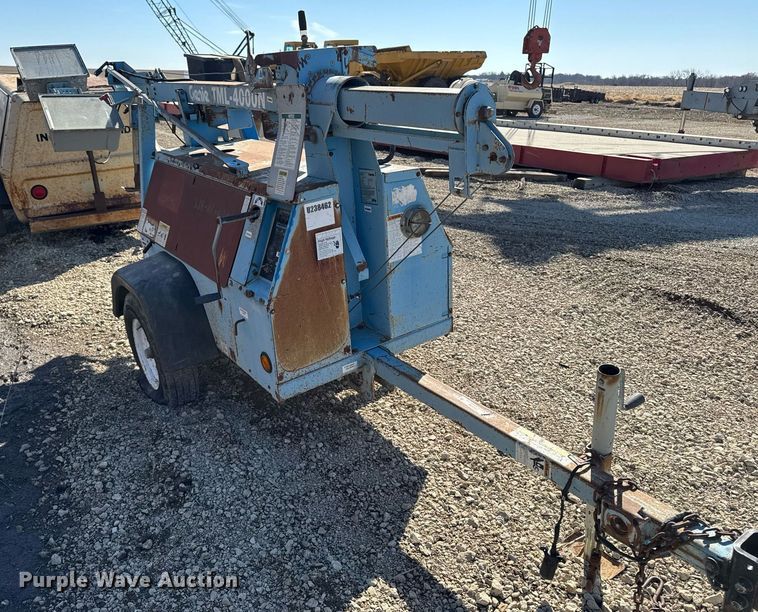 image for item EM3598 2004 Genie TML-4000N light plant