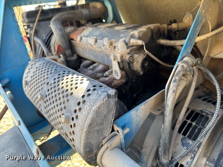 image for item EM3598 2004 Genie TML-4000N light plant