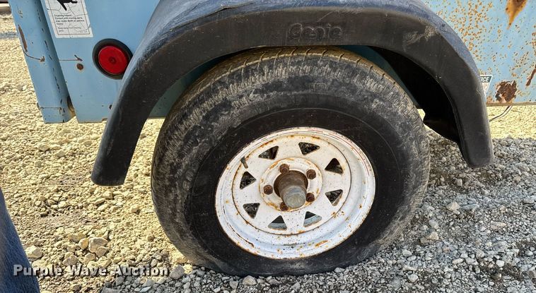 image for item EM3598 2004 Genie TML-4000N light plant