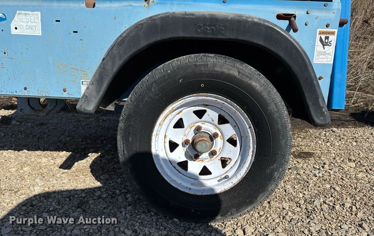 image for item EM3598 2004 Genie TML-4000N light plant