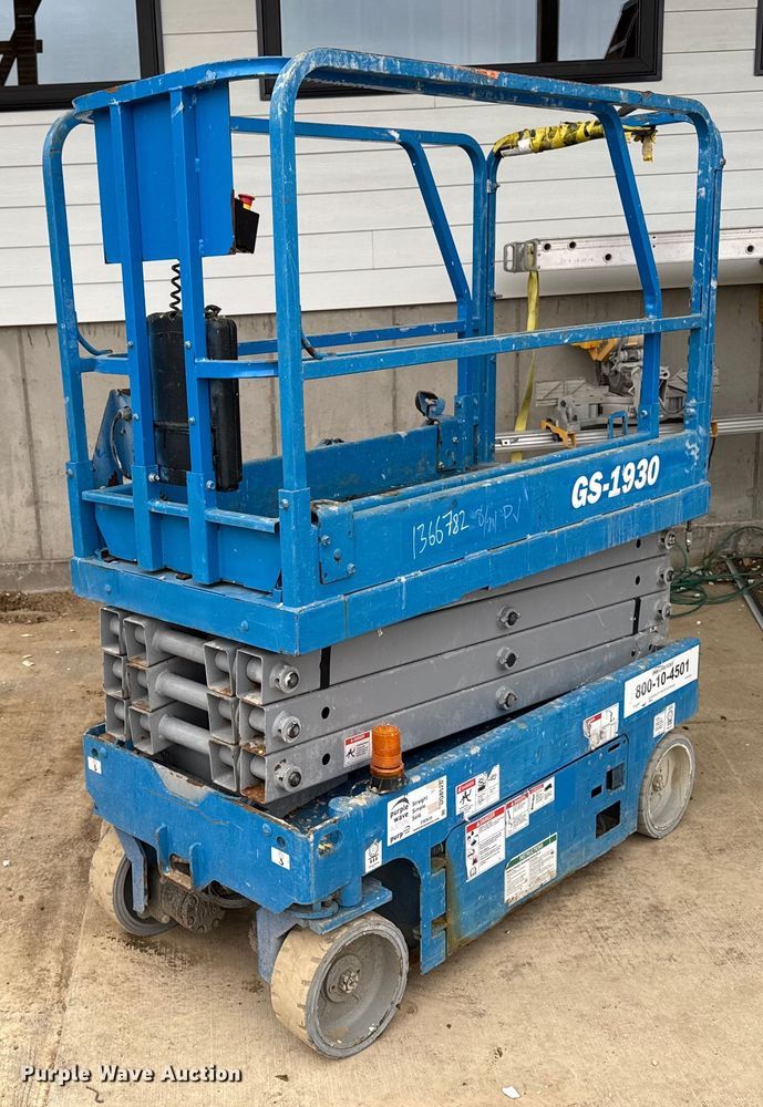 image for item EM3639 2016 Genie GS-1930 scissor lift