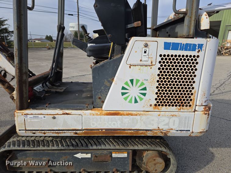 image for item EM6005 1993 Bobcat 320 mini excavator