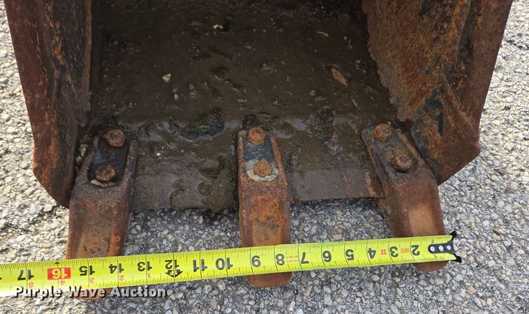 image for item EM6005 1993 Bobcat 320 mini excavator