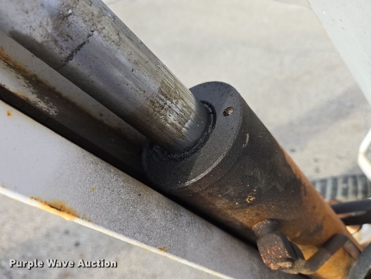 image for item EM6005 1993 Bobcat 320 mini excavator