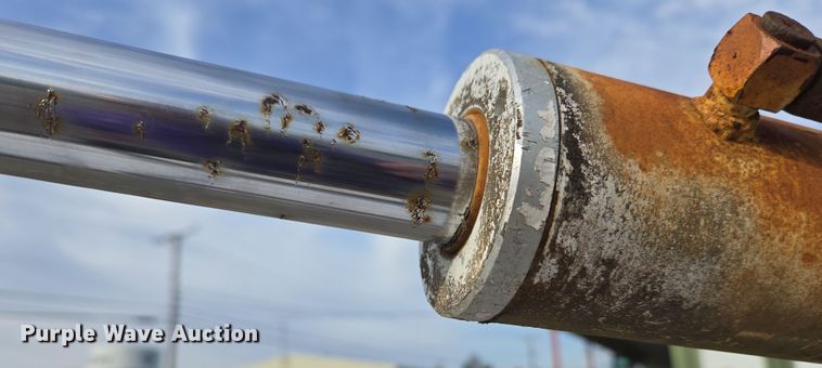 image for item EM6005 1993 Bobcat 320 mini excavator