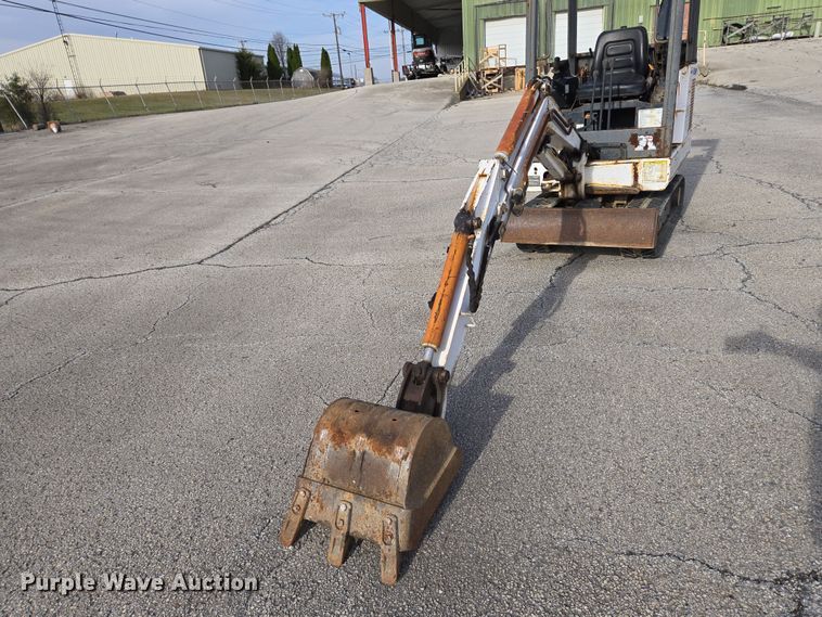 image for item EM6005 1993 Bobcat 320 mini excavator