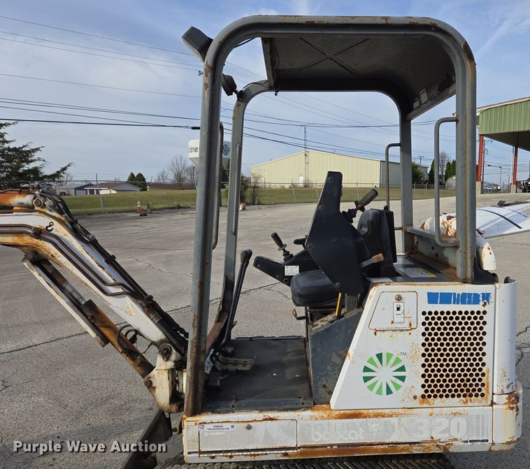image for item EM6005 1993 Bobcat 320 mini excavator