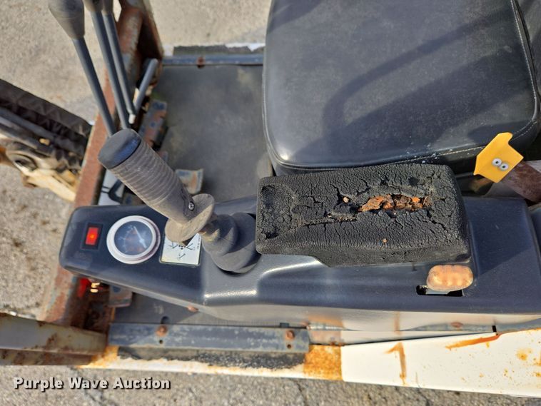 image for item EM6005 1993 Bobcat 320 mini excavator