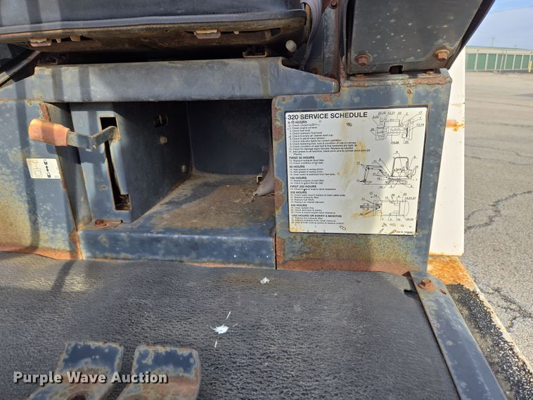 image for item EM6005 1993 Bobcat 320 mini excavator