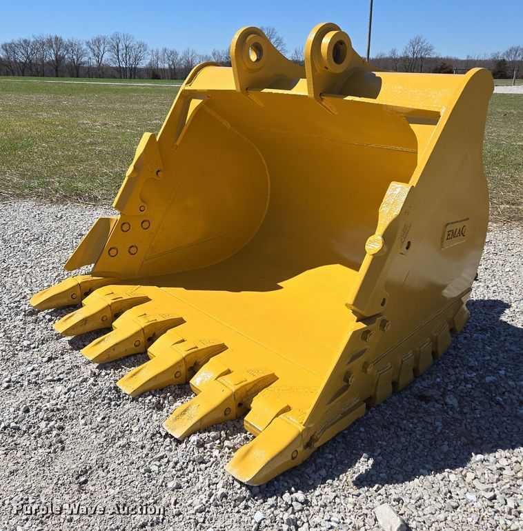 image for item EN3501 EMAQ BKT32560HD excavator bucket