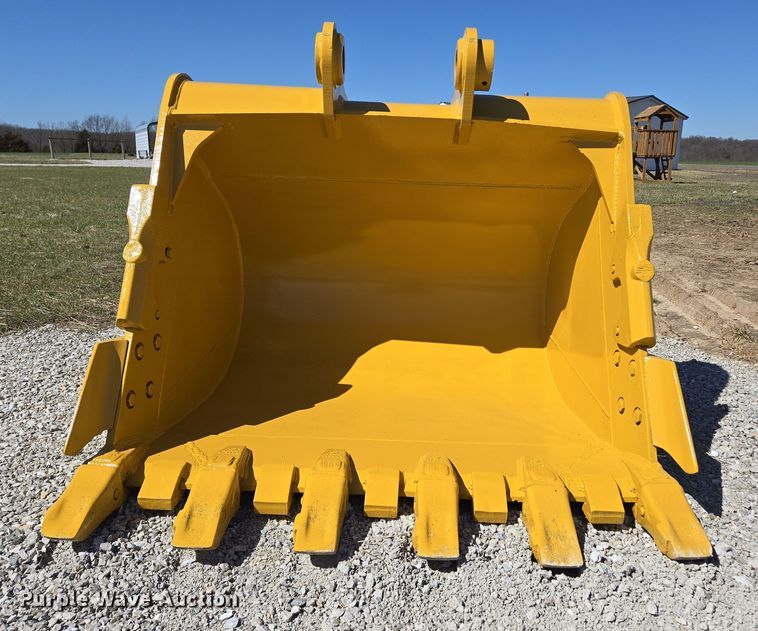 image for item EN3501 EMAQ BKT32560HD excavator bucket