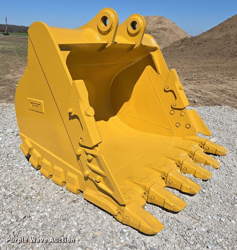 image for item EN3501 EMAQ BKT32560HD excavator bucket